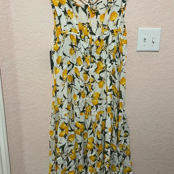 White dress with lemons - Picture 4 of 4